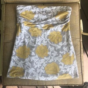 Awesome printed strapless top! Very flattering!